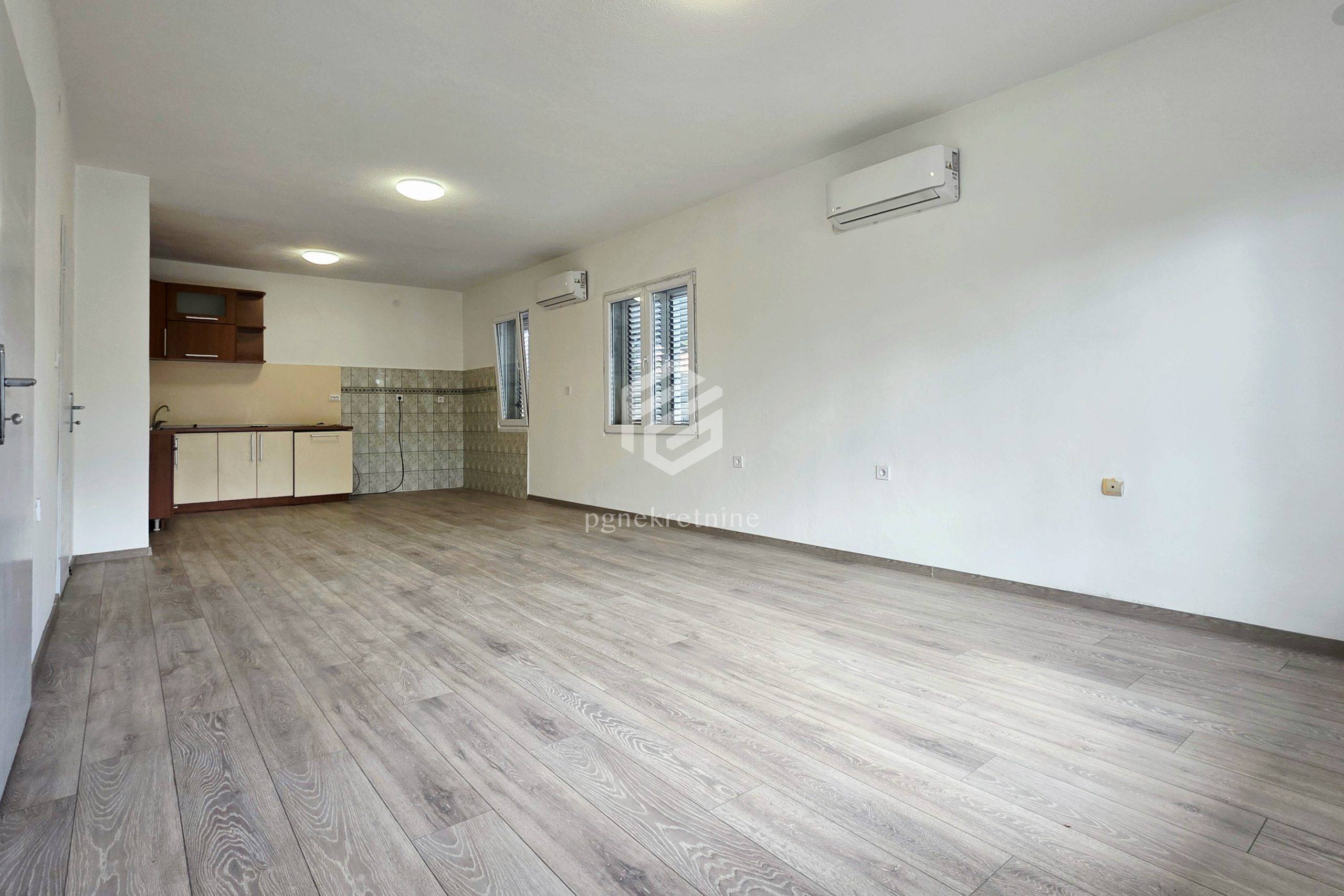 Kuća 300m2 na placu  420m2, Masline – Podgorica