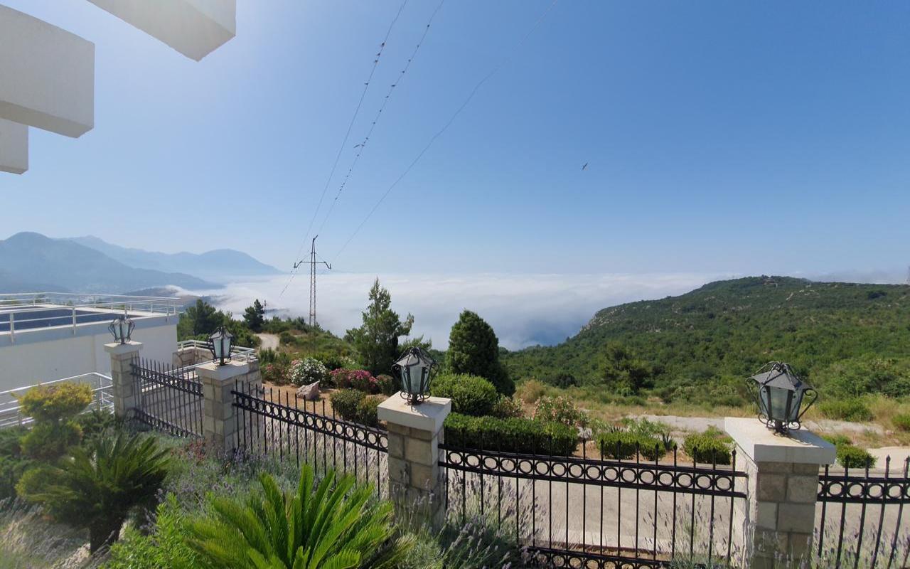 House in Zagradzhe , 404 m²