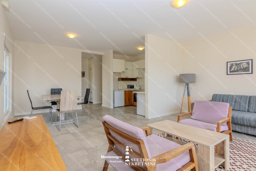 Prodajem Stan-Apartman, Bijela