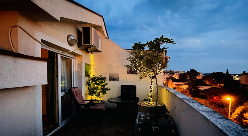 Spacious three bedroom apartment in the center of Selyanovo, Tivat