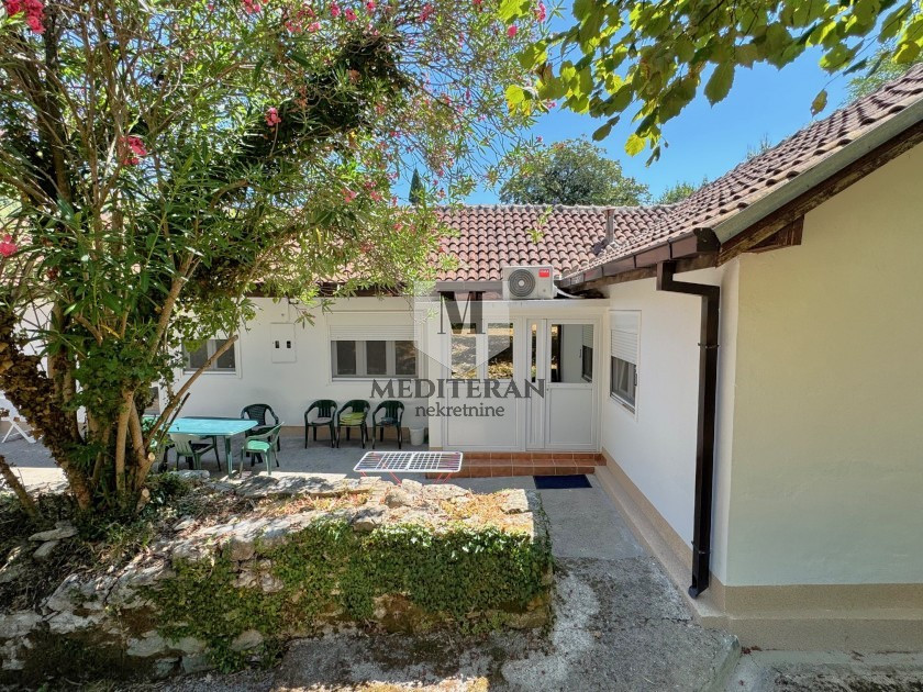 Prodajem Kuću, Savina