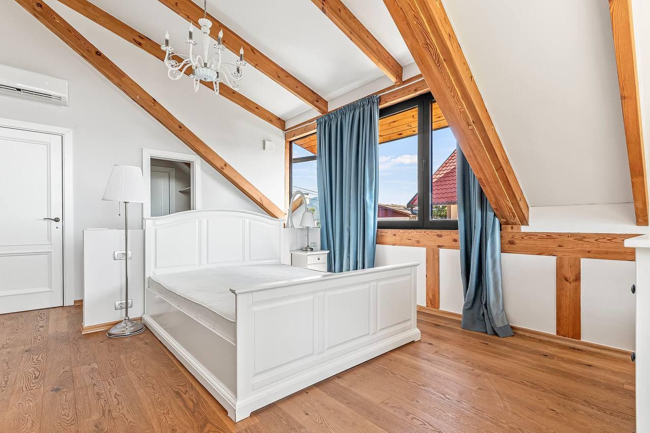 House For Sale, Mrčevac