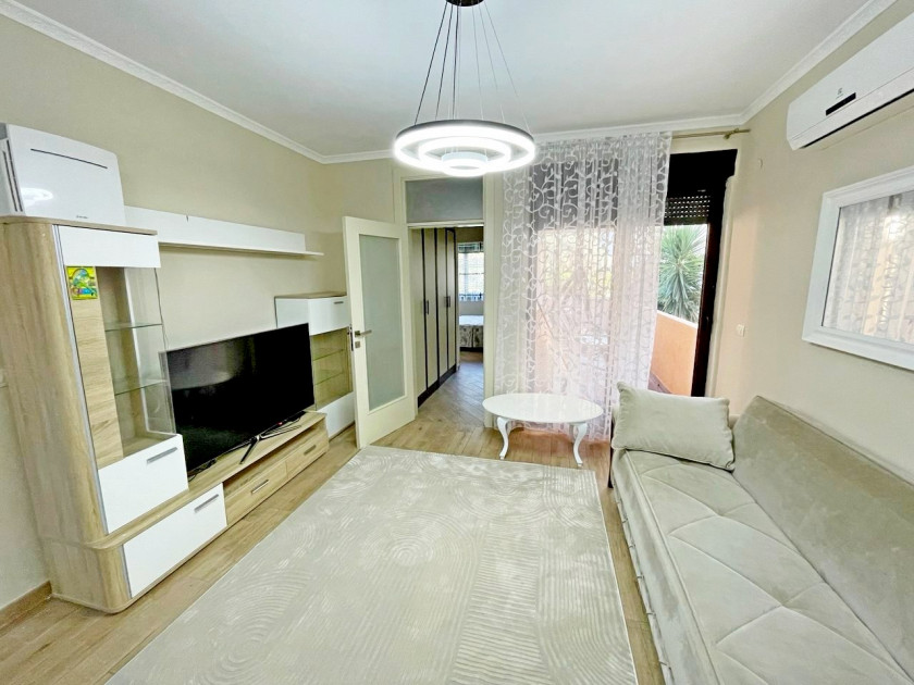 Prodajem Stan-Apartman, Bar Centar