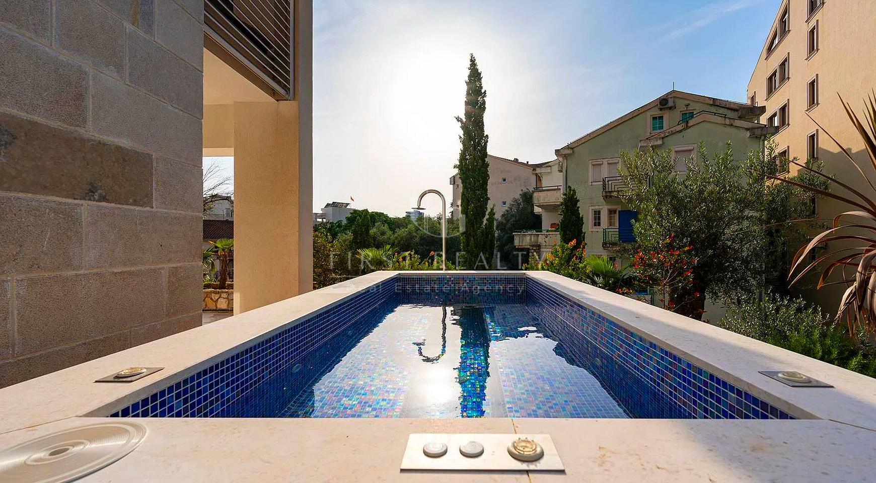 Exclusive apartment with huge terrace and private pool