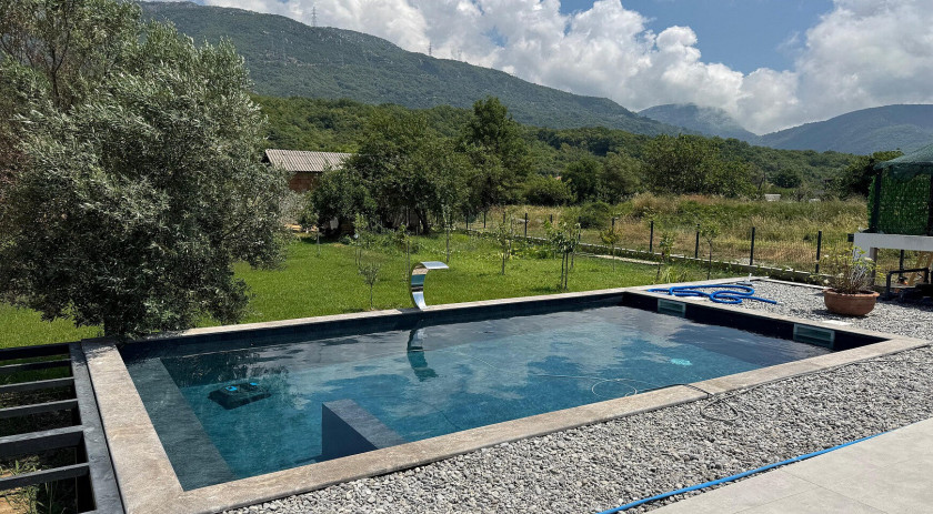 Spacious house with a large plot in a developed village, Grbalj