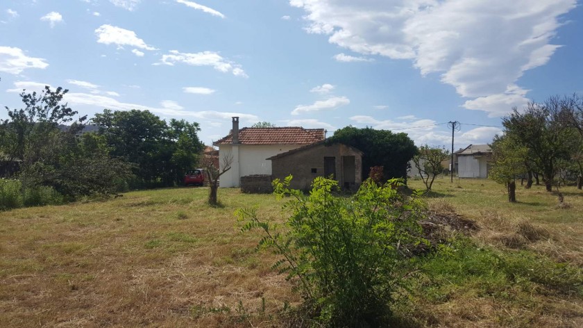 Prodajem Građevinsko Zemljište, Polje