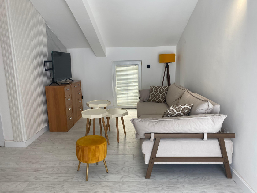 Iznajmljujem Stan-Apartman, Rafailovići