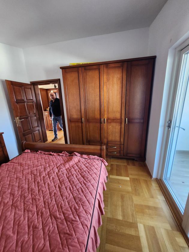 Apartment For Sale, Bar