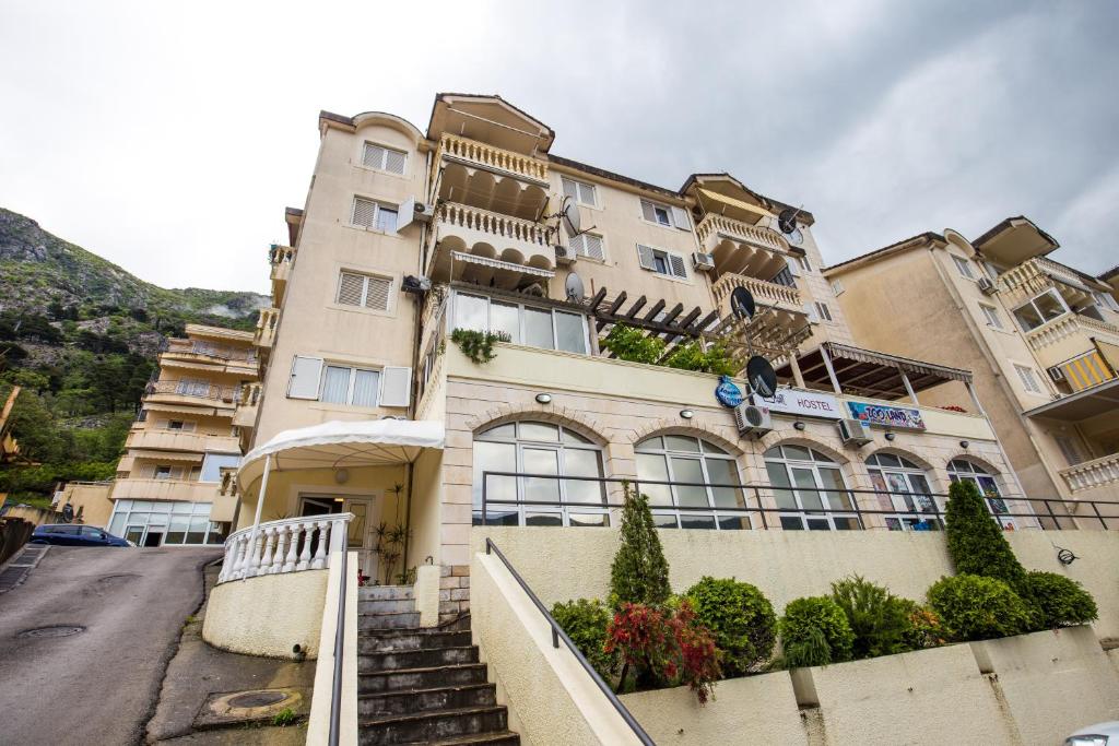 Iznajmljujem Poslovni Prostor, Kotor