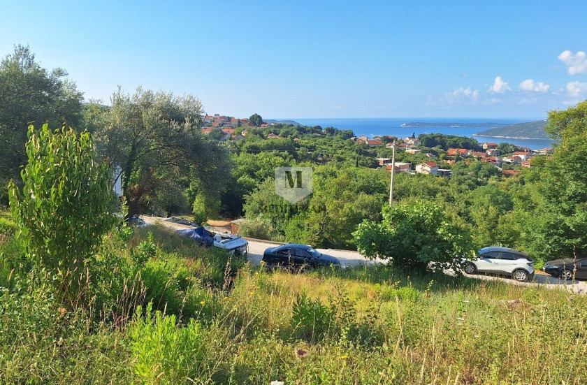 Prodajem Građevinsko Zemljište, Podi