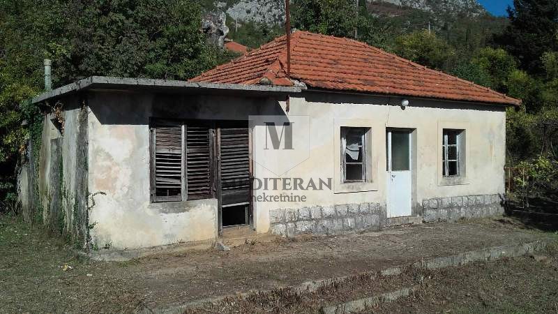 Prodajem Kuću, Sutorina