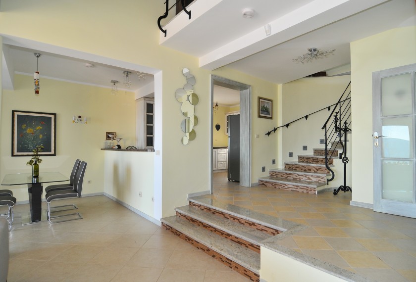 Prodajem Kuću, Trebesin