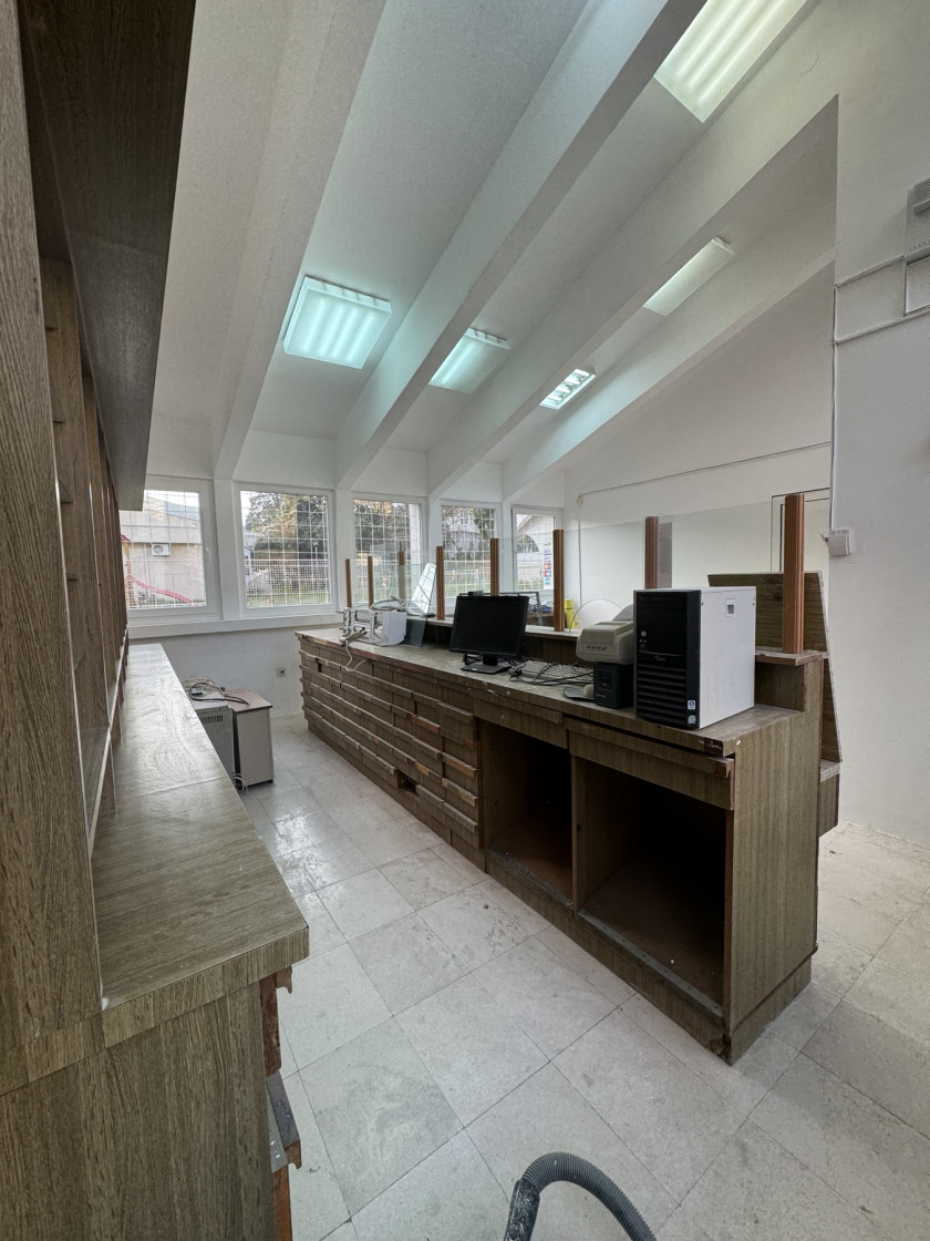 Iznajmljujem Poslovni Prostor, Sutomore