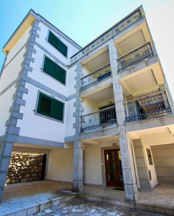 Vila / apart-hotel 644 m² sa pogledom na more – Pržno