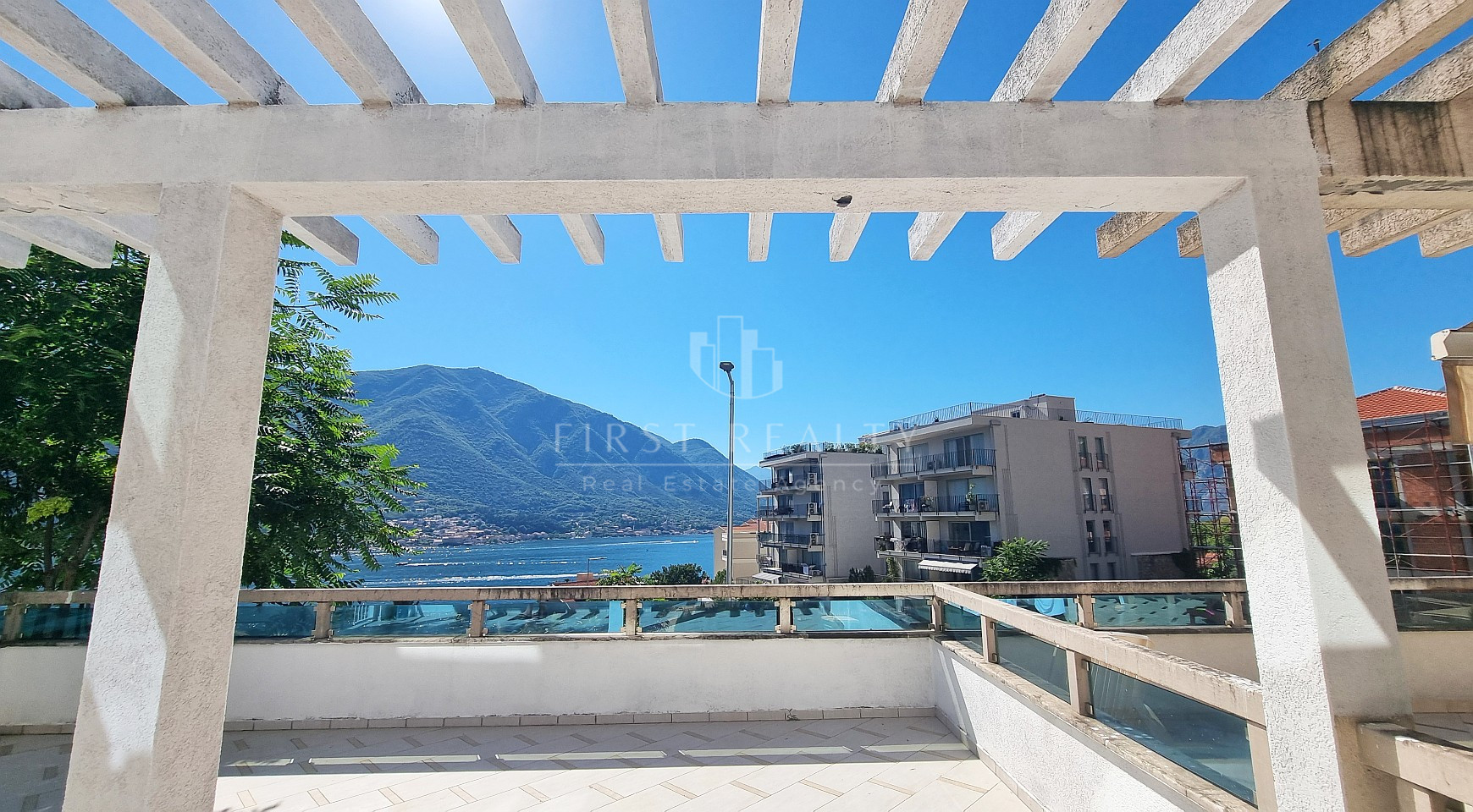 Apartment with a huge terrace in a complex with a swimming pool