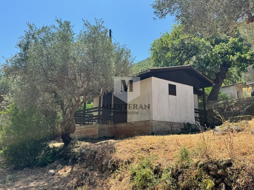 Prodajem Kuću, Zvinje