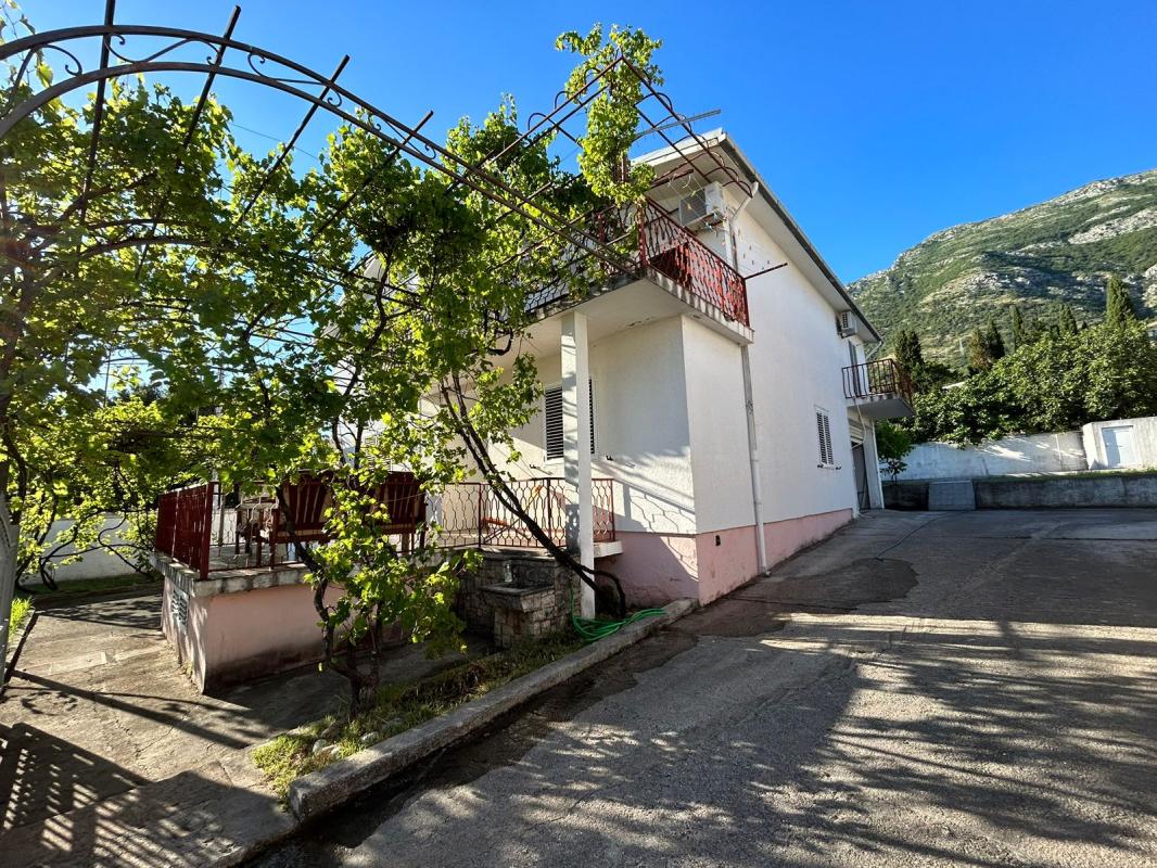 House in Sutomore, 269 m²