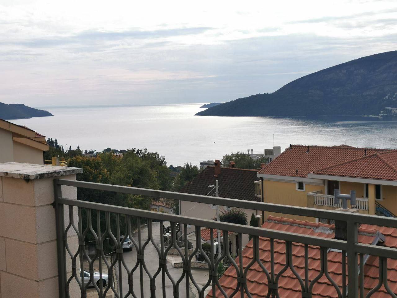 House For Sale, Topla