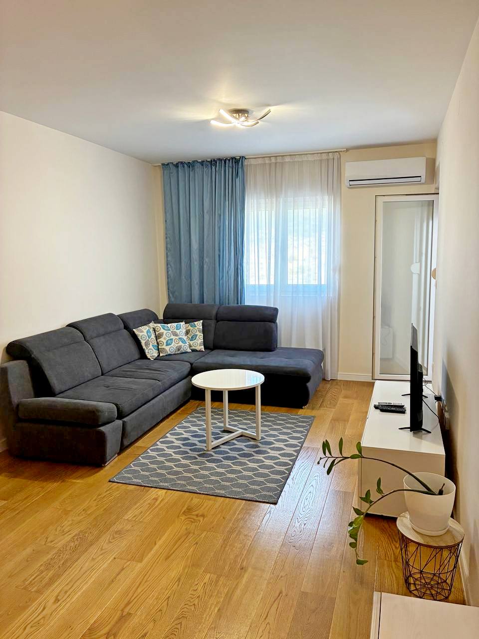 Prodajem Stan-Apartman, Bar Centar