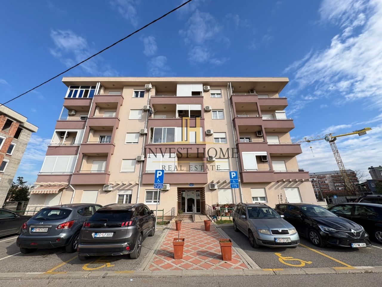 Trosoban stan, Stari Aerodrom, 100m2