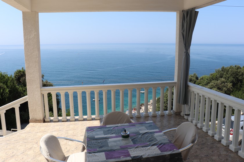 Apartment For Rent, Utjeha