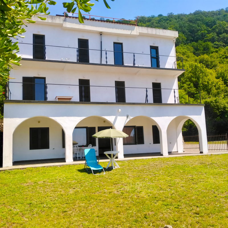 House in Petrovac, 480 m²