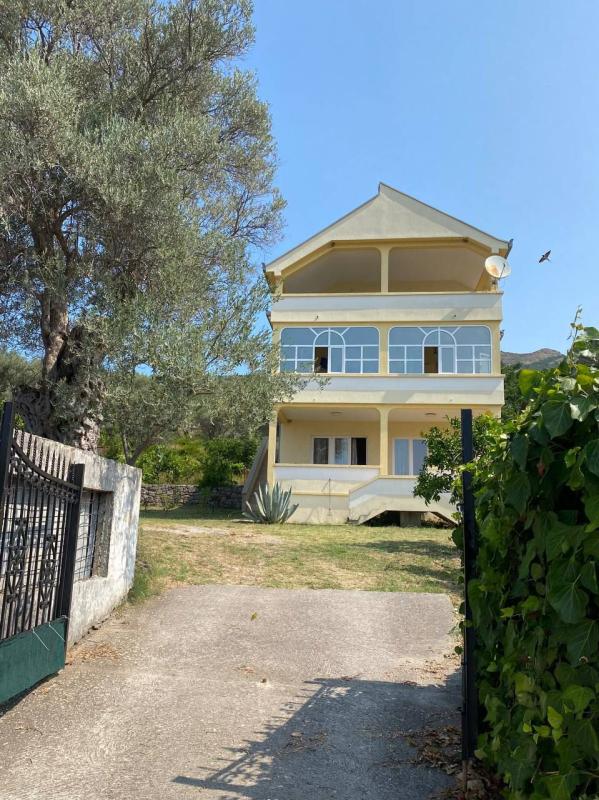 House in Bar, 216 m²