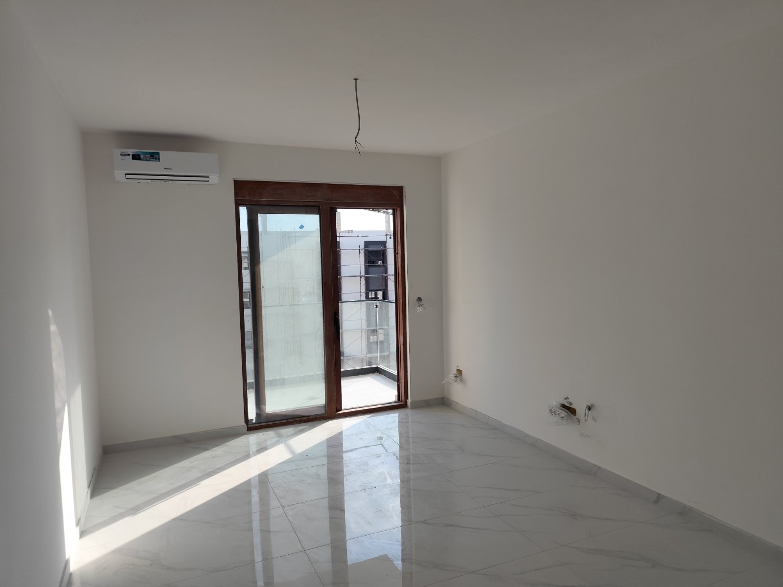 Apartment For Sale, Bar