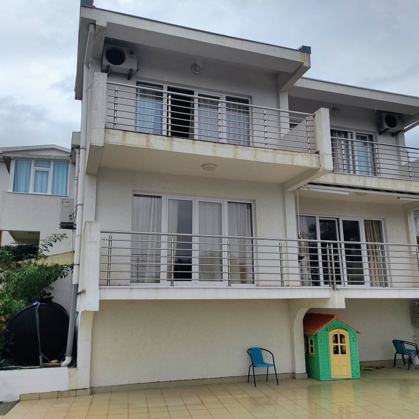 House For Sale, Šušanj