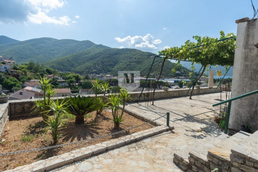 House For Sale, Zelenika