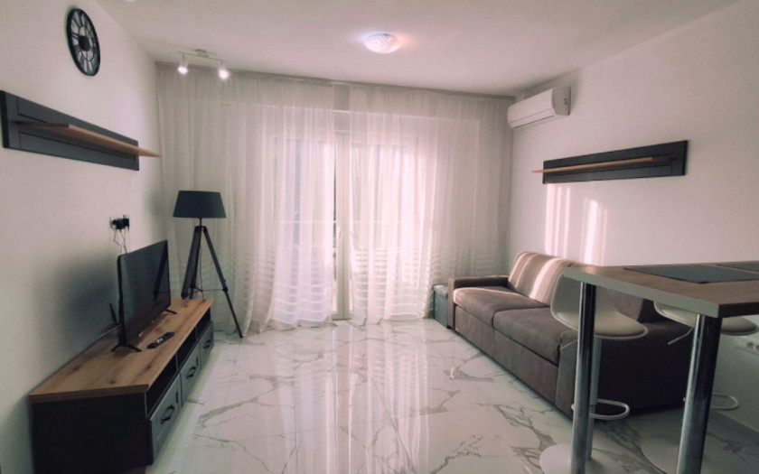 Apartment For Sale, Bar