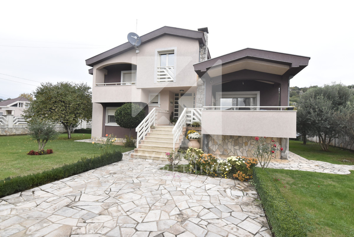 Izdavanje, Kuća, Podgorica, Dalmatinska ulica, 320m2