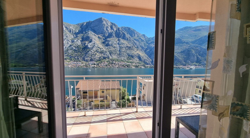 A four-bedroom house with panoramic views, 50 meters from the sea, Muo