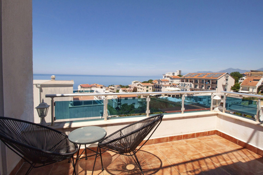 House For Sale, Utjeha