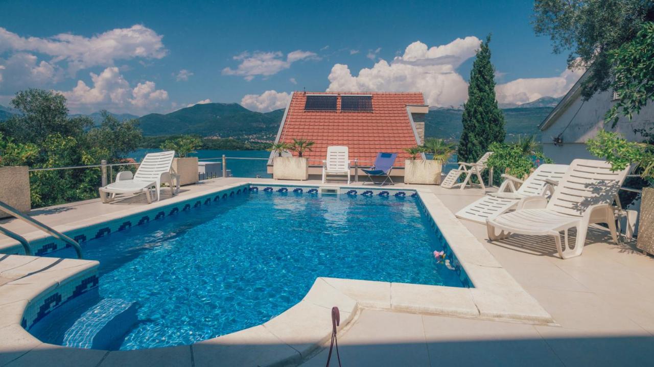 House For Sale, Đuraševići