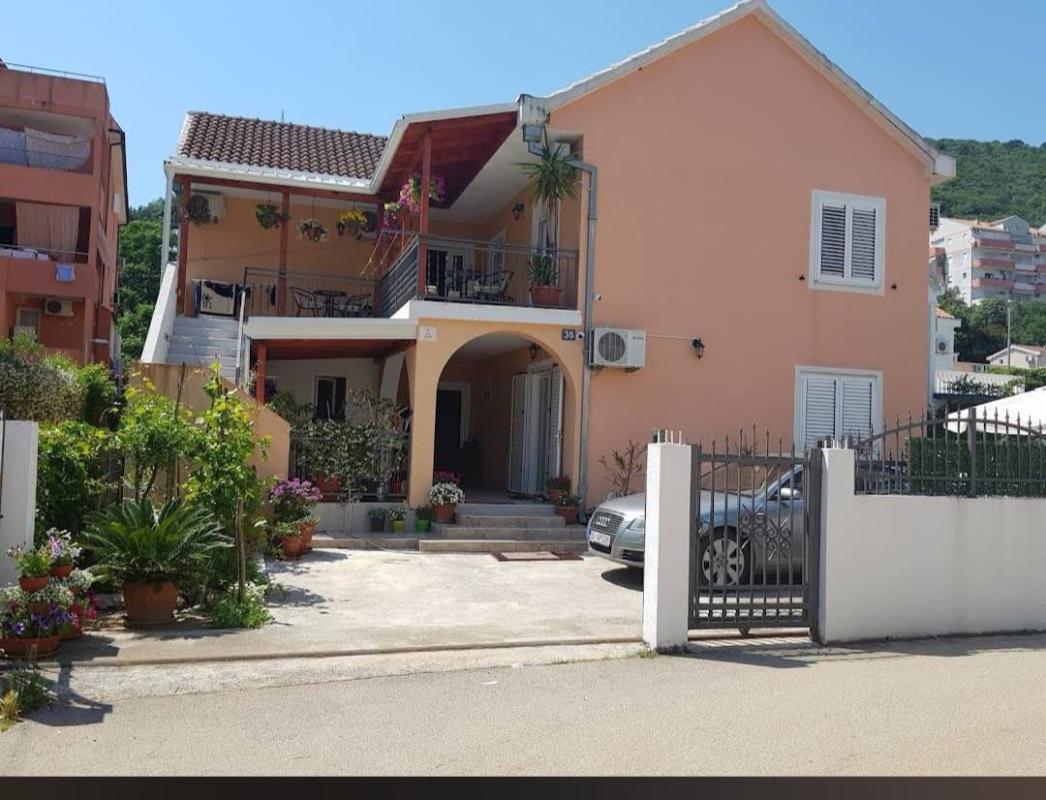 House in Budva, 238 m²