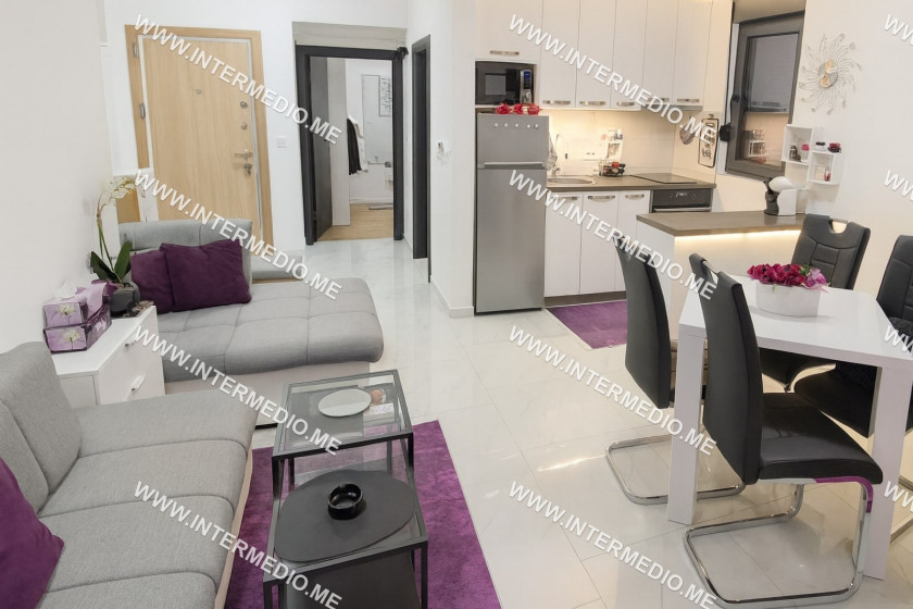 One-Bedroom Apartment with a Spacious Terrace – Đenovići, Herceg Novi