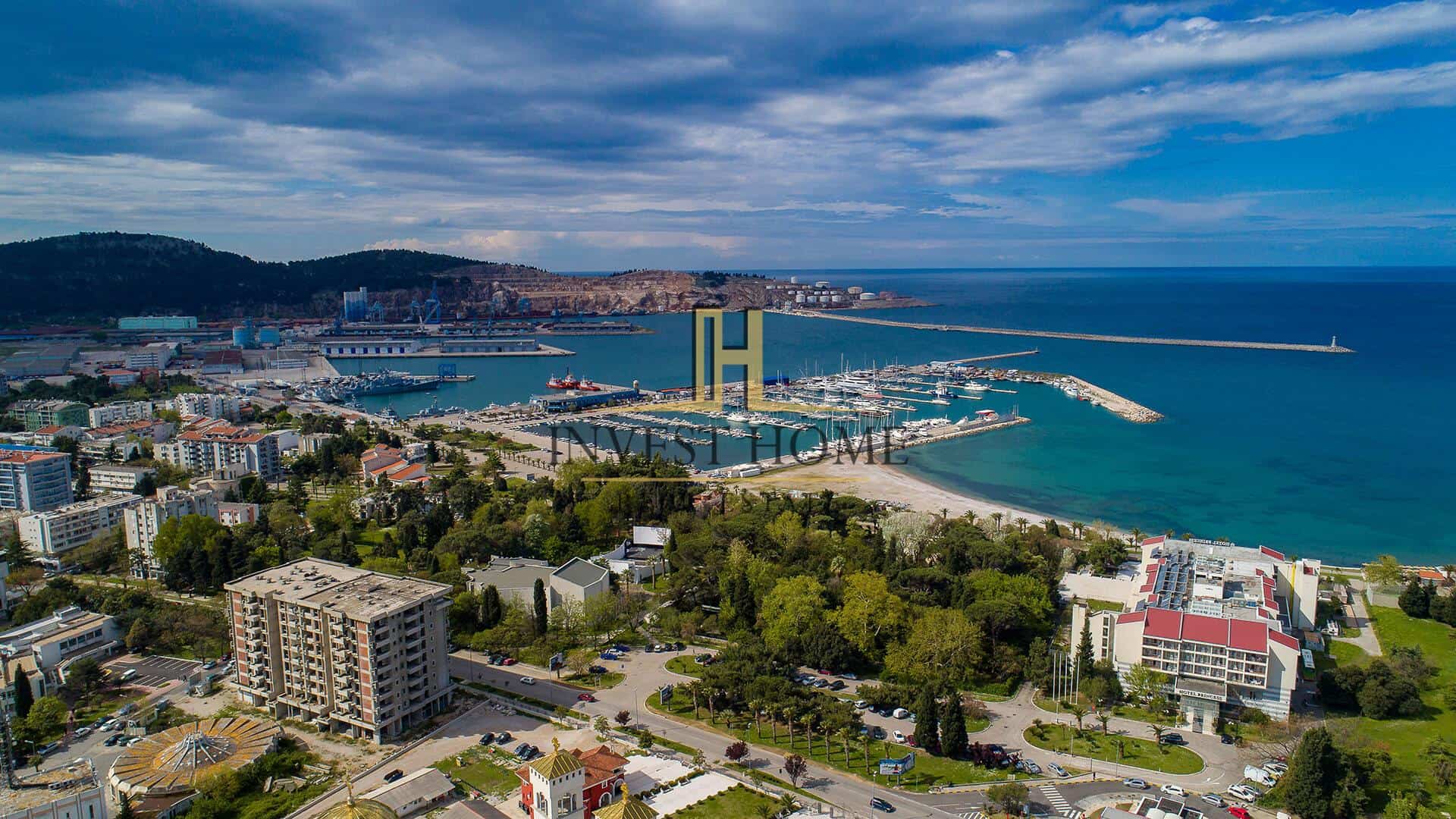 Trosoban stan, Bar, 120m2