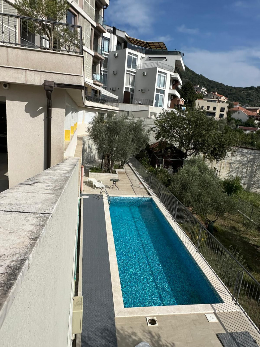 Apartment For Sale, Mažina