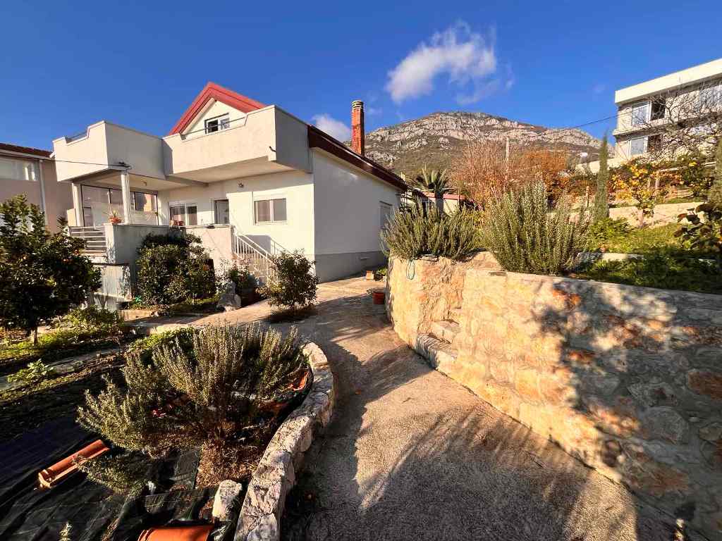 Prodajem Kuću, Šušanj