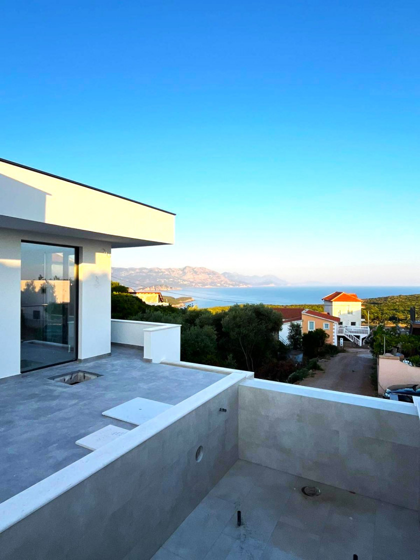 Prodajem Kuću, Krimovica