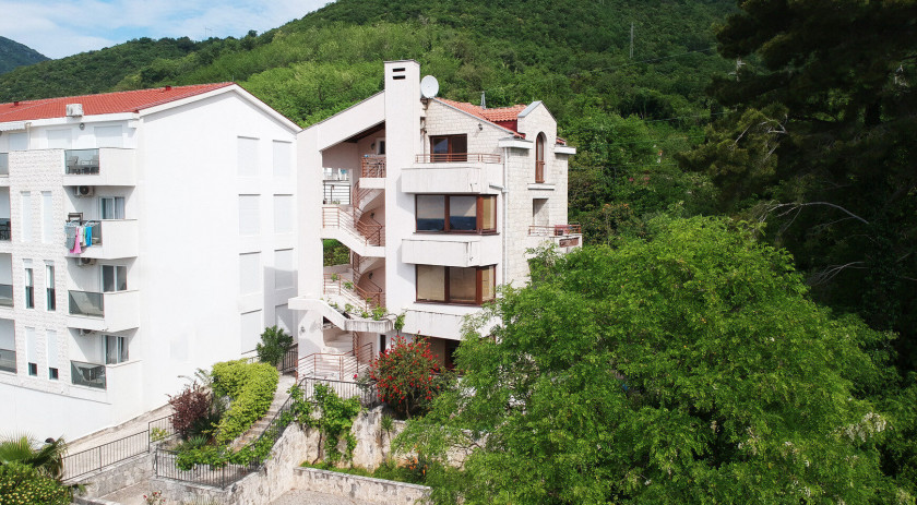 Four-storey house with a plot in Biel, Herceg Novi