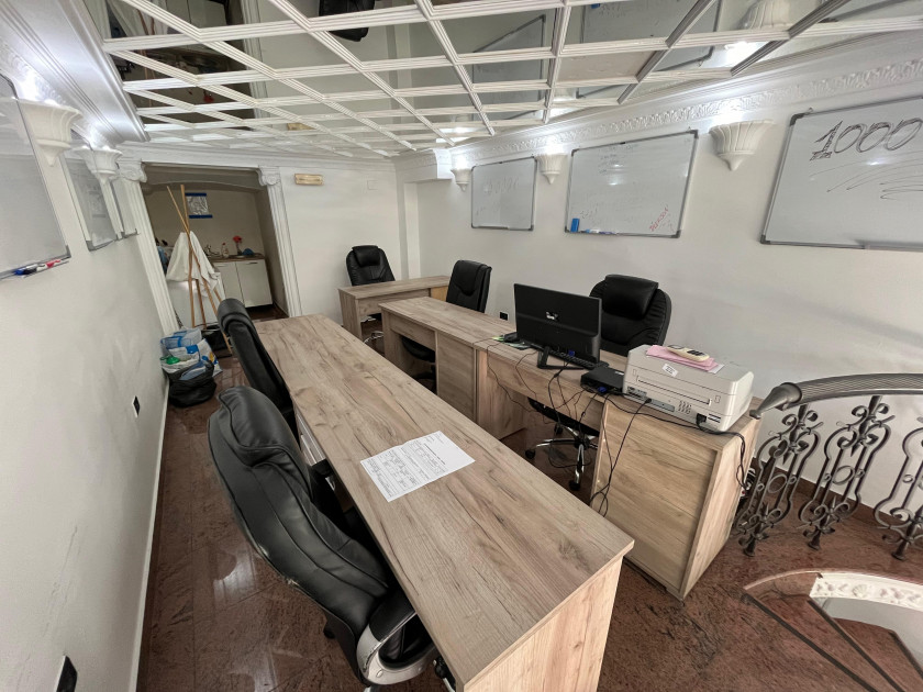 Iznajmljujem Poslovni Prostor, Bar Centar