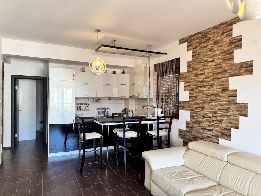 Prodajem Stan-Apartman, Centar