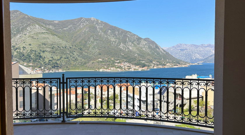 Spacious two bedroom apartment with panoramic views of the Bay of Kotor, Dobrota