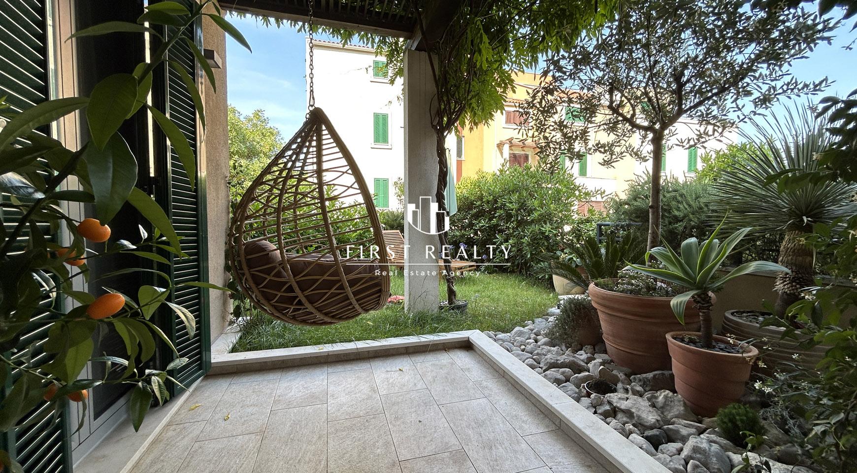 Apartment with two bedrooms and a spacious terrace