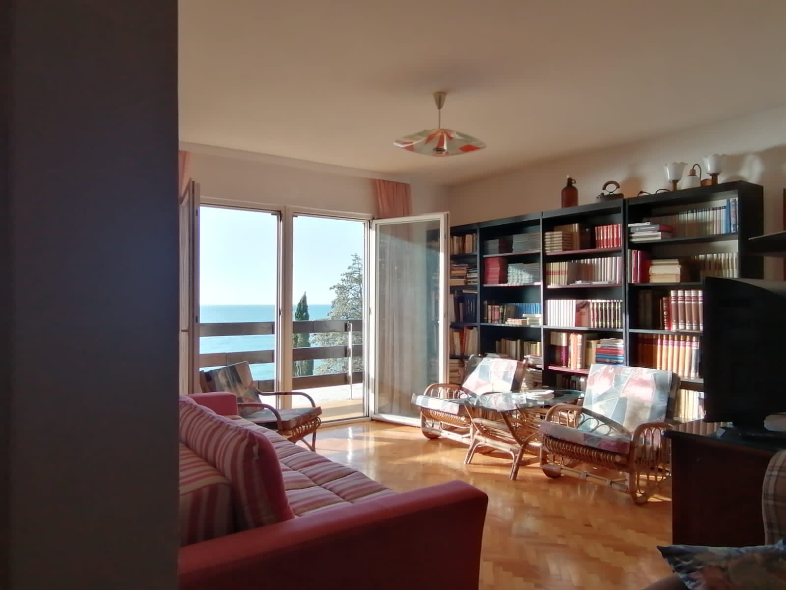 Iznajmljujem Kuću, Dobre Vode