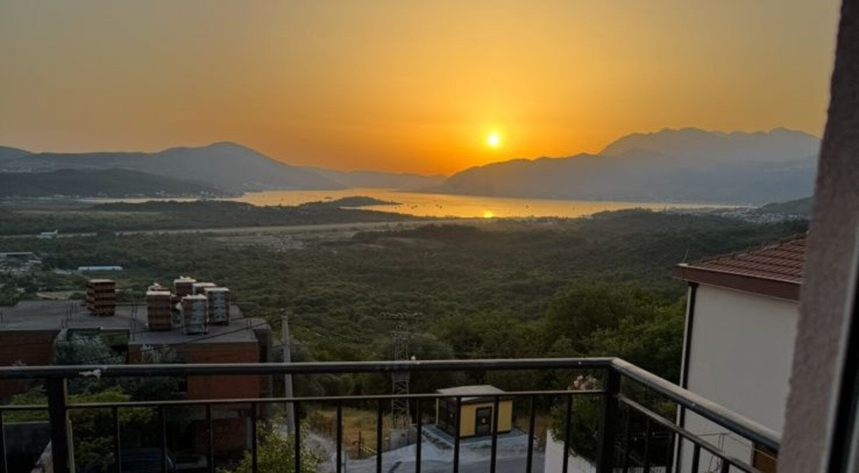 Apartments in a new complex with a swimming pool and underground garage, Dub