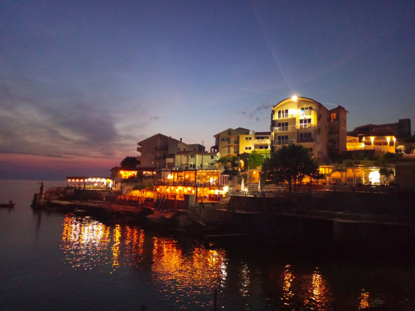 Apartment For Rent, Utjeha