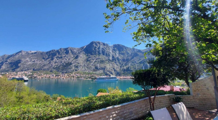 Country house with stunning views, Muo